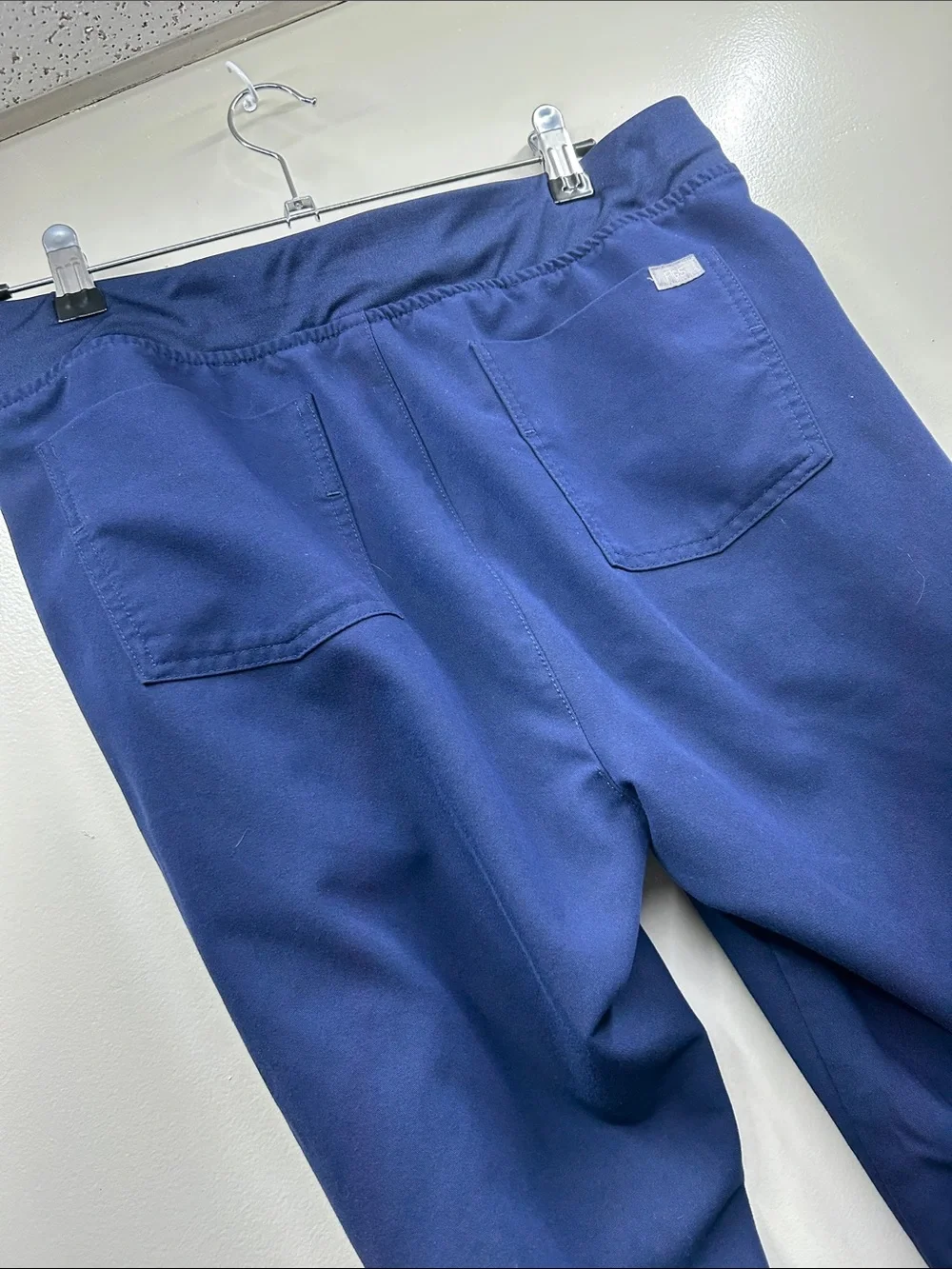 Figs Men's Navy Jogger Scrub Pants with Cargo Pocket